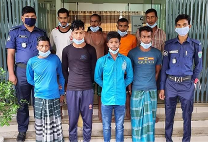 অবৈধভাবে সীমান্ত পার ও পাথর উত্তোলনের অভিযোগে আটক ৮