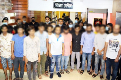 কিশোর গ্যাং ‘ডেয়ারিং কোম্পানির’ ১২ সদস্য গ্রেফতার, পিস্তল-চাপাতি উদ্ধার
