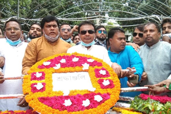বঙ্গবন্ধুর প্রতিকৃতিতে মহানগর দক্ষিণ স্বেচ্ছাসেবক লীগের শ্রদ্ধা 