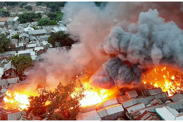 সাততলা বস্তিতে আগুন; ক্ষতিগ্রস্ত পরিবার পাবে ৫ হাজার টাকা