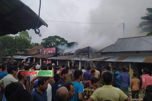 নেত্রকোনার মদনে অগ্নিকাণ্ডে তিন দোকান ভস্মীভূত