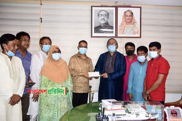করোনা চিকিৎসায় রামেক হাসপাতালকে অত্যাধুনিক ভেন্টিলেটর প্রদান