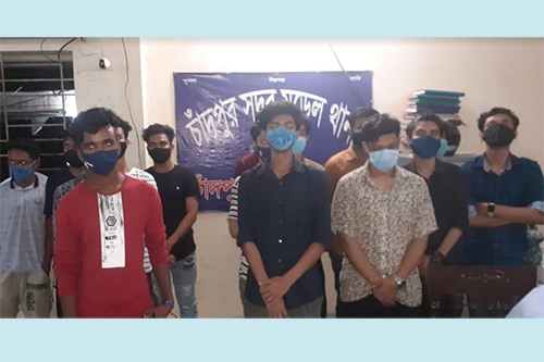 চাঁদপুরে কিশোর গ্যাংয়ের ৪০ সদস্য আটক