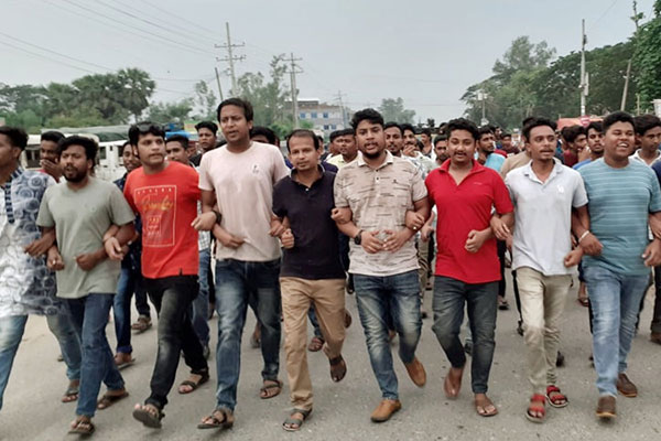 নন্দীগ্রামে বাজেটের পক্ষে ছাত্রলীগের আনন্দ মিছিল