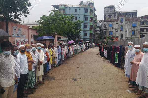 আবাসিক এলাকায় ময়লার ডাম্পিং স্টেশন, প্রতিবাদে মানববন্ধন