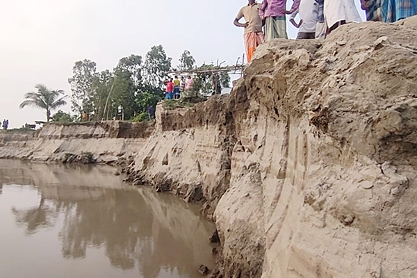 মানচিত্র থেকে হারিয়ে যাচ্ছে চৌহালী উপজেলা!