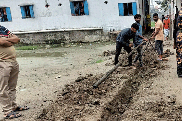 গাজীপুরে তিতাসের অভিযান, অবৈধ সংযোগ বিচ্ছিন্ন

