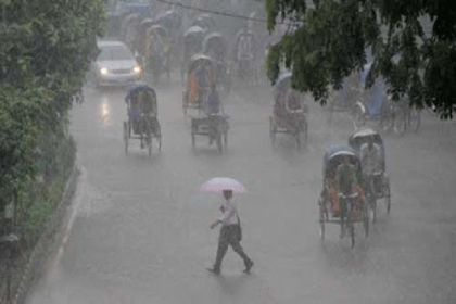 রাজধানীসহ সারা দেশে বজ্রসহ বৃষ্টি, ভোগান্তিতে অফিসগামী মানুষ