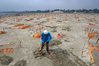 ভারতের গ্রামে গ্রামে ‘অজানা মৃত্যুর‘ চিত্র

