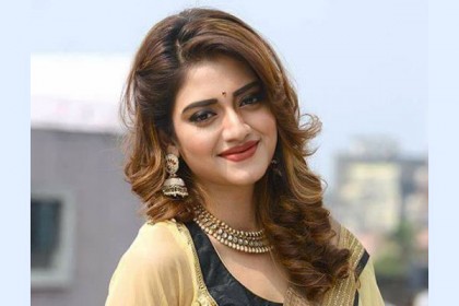 নানা গুঞ্জন, নিখিলের মামলা; এর মাঝে ভিডিও বার্তায় কী ইঙ্গিত দিলেন নুসরাত?