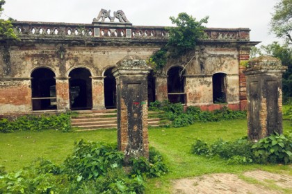 সুনামগঞ্জের প্রাচীন পুরাকীর্তির নিদর্শন ‘পাইলগাঁও জমিদার বাড়ি’ 