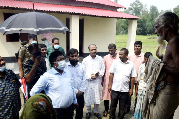 ধুনটে ভূমিহীনদের বাড়ি পরিদর্শন 