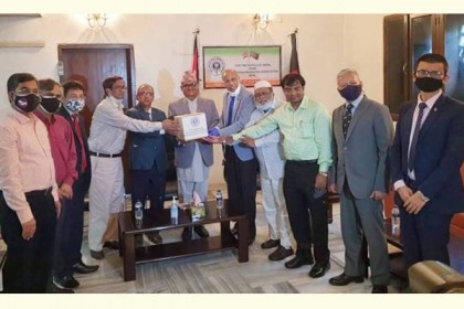 নেপালের রাষ্ট্রদূতের কাছে চিকিৎসা সামগ্রী হস্তান্তর