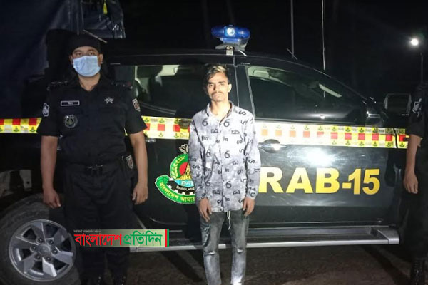 টেকনাফে ৫ হাজার ইয়াবাসহ মাদক কারবারি আটক