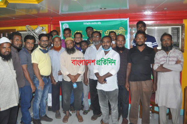 বরিশালের সংবাদপত্র হকারদের সাথে নতুন পরিবেশকের মতবিনিময়