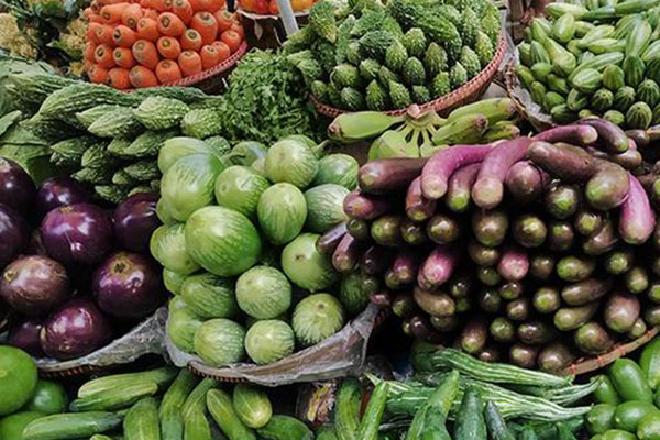 লকডাউনে রাজশাহীর কাঁচা বাজার উর্ধ্বমুখী