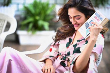 প্রকাশ্যে নুসরাতের বেবি বাম্প