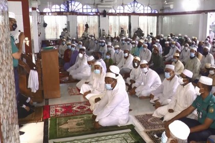 করোনা মোকাবিলায় বরিশালের
মসজিদে পুলিশের নির্দেশনা
