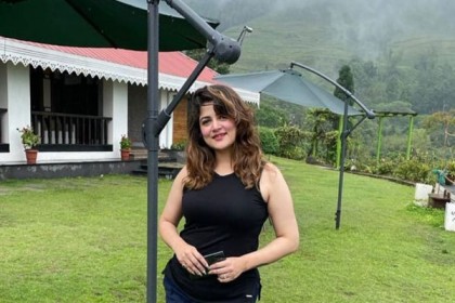 ফের বিতর্কে শ্রাবন্তী