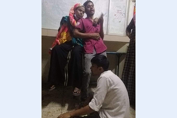 মায়ের চিকিৎসা করাতে গিয়ে মার খেলেন বিশ্ববিদ্যালয় পড়ুয়া দুই ভাই