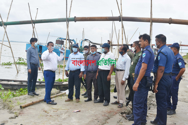 ফেরিঘাট এলাকা থেকে বালু উত্তোলনকারী মেশিন সরালো প্রশাসন