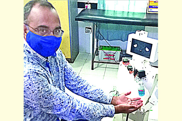 বরিশালে করোনা রোগীর সেবায় রোবট