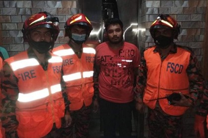 রাজধানীতে লিফটে আটকা পড়ে ৯৯৯-এ কল, যুবক উদ্ধার