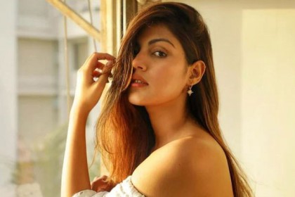 দুঃসময় কাটিয়ে বলিউডে বড় বাজেটের ছবিতে ফিরছেন রিয়া?