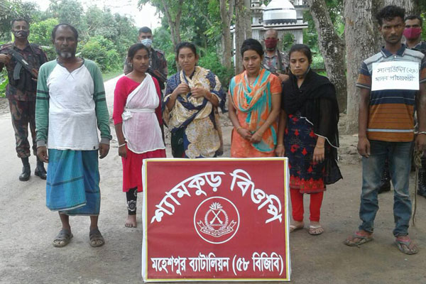 অবৈধভাবে বাংলাদেশে আসার সময় মহেশপুর সীমান্তে দালালসহ আটক ৭