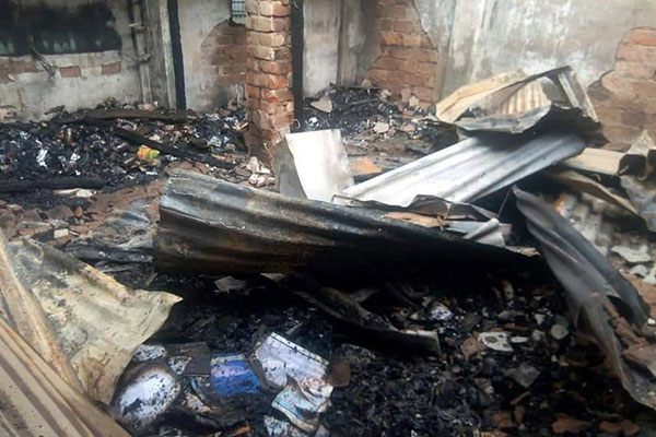 নালিতাবাড়িতে অগ্নিকাণ্ডে দুই দোকান পুড়ে ছাই 