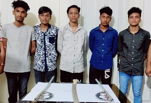 গাজীপুরে ‘কিশোর অপরাধী’ ৫ জন গ্রেফতার, ‘রাউডি’ ও ‘সামুরাই’ উদ্ধার