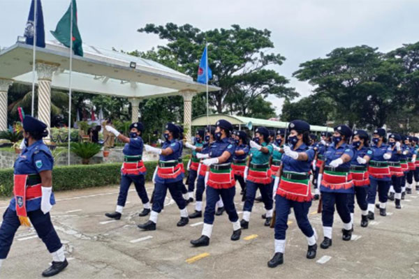 টাঙ্গাইলে এসআই ১৯ ব্যাচের সমাপনী কুচকাওয়াজ অনুষ্ঠিত