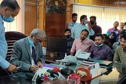 প্রথম কর্মদিবসেই লিয়াজোঁ অফিস বন্ধ করলেন বেরোবি’র ভিসি