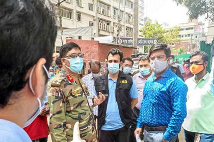মিটফোর্ড হাসপাতালে র‍্যাবের অভিযান, আটক ২৩ দালাল

