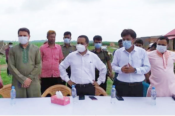 ফরিদপুরে আশ্রয়ণ প্রকল্প পরিদর্শনে জেলা প্রশাসক