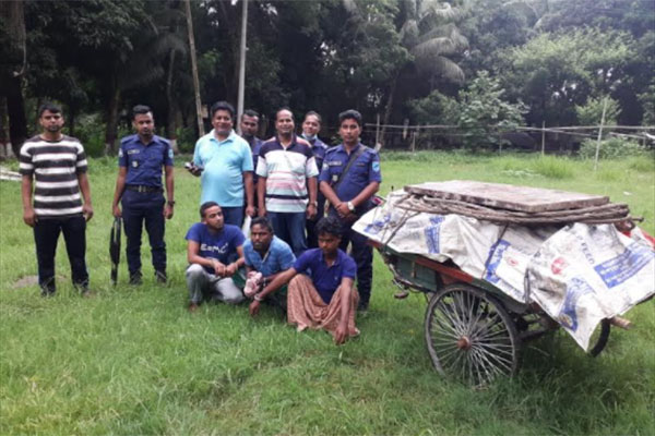 পদ্মা সেতুর মালামাল চুরির সময় গ্রেফতার ৪