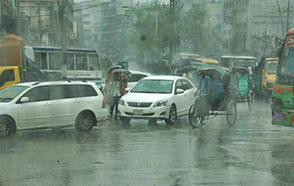 বর্ষার প্রথম দিনে বৃষ্টিতে ভিজল রাজধানী 