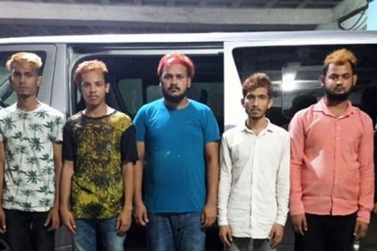 হানিফ ফ্লাইওভারে হেনস্তাকারী ‘রক কিং গ্রুপ’র ৫ জন গ্রেফতার