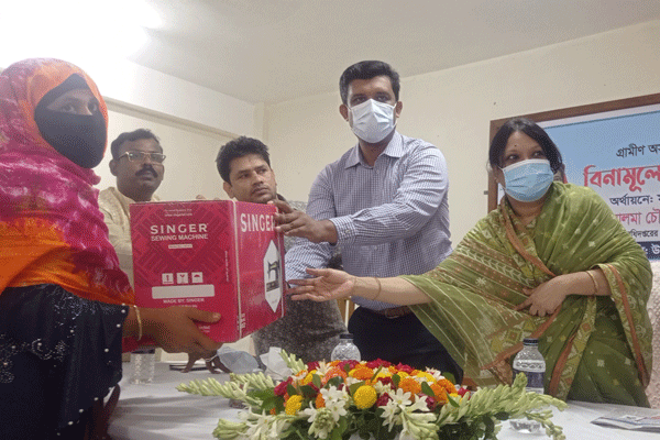 রাজবাড়ীতে বিনামূল্যে সেলাই মেশিন বিতরণ