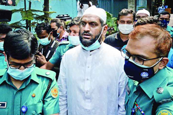মামুনুল হকের বিরুদ্ধে মাদ্রাসার অর্থ আত্মসাতের অভিযোগে মামলা