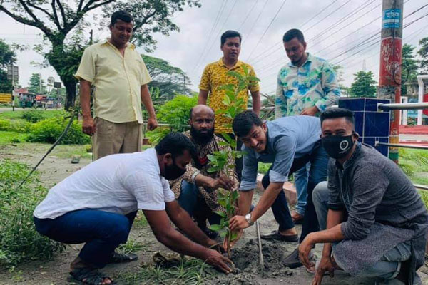 লক্ষ্মীপুরে যুবলীগের বৃক্ষরোপণ কর্মসূচি