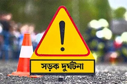রাজধানীতে স্বামীর লেগুনা উল্টে স্ত্রীর মৃত্যু