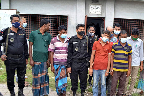 বগুড়া মেডিকেলে ভ্রাম্যমাণ আদালতে
দালাল চক্রের জেল জরিমানা