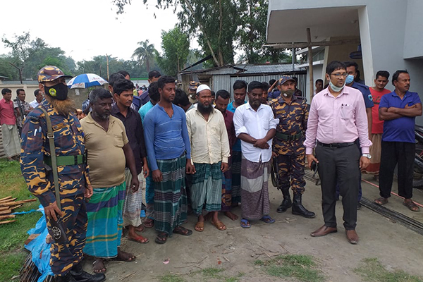 সিরাজগঞ্জে অবৈধভাবে বালু উত্তোলন, ৪ লাখ টাকা জরিমানা