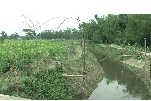 নদীকে খাল দেখিয়ে প্রকল্প বাস্তবায়ন 

