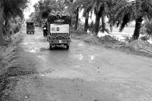 চলার অযোগ্য ২২ কিমি সড়ক