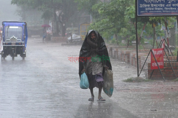 টানা বর্ষণে ছন্দপতন জনজীবনে