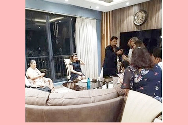 নতুন প্রেমে মজেছেন শ্রাবন্তী, প্রেমিককে মেনে নিল পরিবার