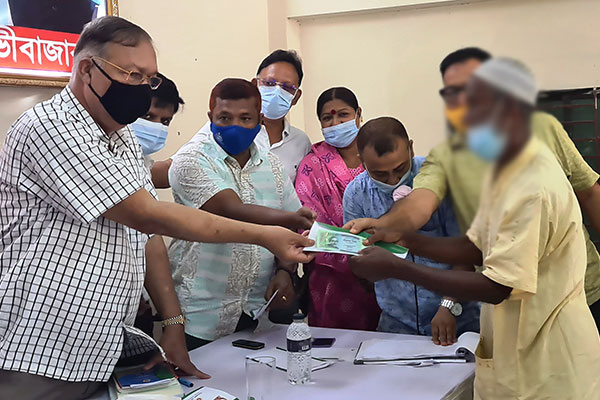 কমলগঞ্জে প্রধানমন্ত্রীর অর্থ সহায়তা পেল ৩০০ পরিবার  
