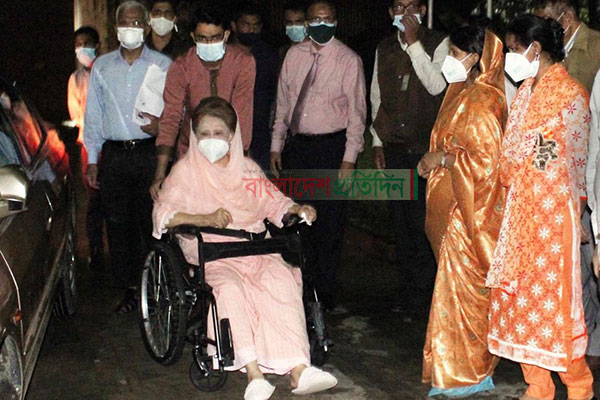 ফিরোজায় ফিরলেন খালেদা জিয়া


